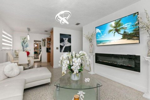 Casa en venta en Miami, Florida, 4 dormitorios, 193.98 m2 № 1399890 - foto 11