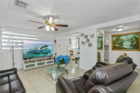 Casa en venta en Miami, Florida, 4 dormitorios, 193.98 m2 № 1399890 - foto 29