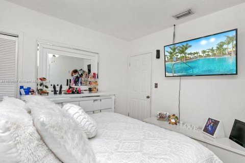 Casa en venta en Miami, Florida, 4 dormitorios, 193.98 m2 № 1399890 - foto 20