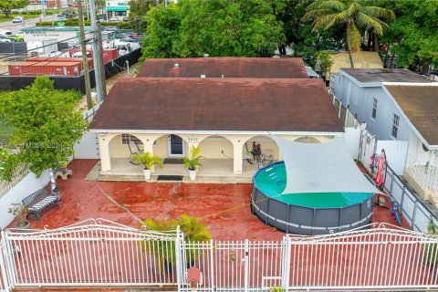 Casa en venta en Miami, Florida, 4 dormitorios, 193.98 m2 № 1399890 - foto 2