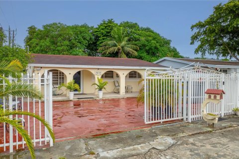 Casa en venta en Miami, Florida, 4 dormitorios, 193.98 m2 № 1399890 - foto 5