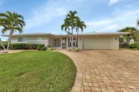 Villa ou maison à vendre à Punta Gorda, Floride: 3 chambres, 187.48 m2 № 1315488 - photo 1