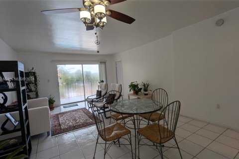 Condominio en alquiler en Miami, Florida, 2 dormitorios, 83.24 m2 № 1397533 - foto 11