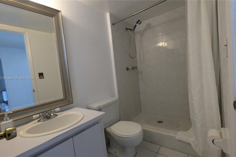 Condominio en alquiler en Miami, Florida, 2 dormitorios, 83.24 m2 № 1397533 - foto 16