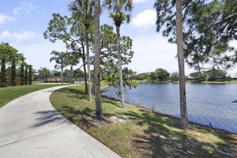 Townhouse in Stuart, Florida 3 bedrooms, 140.47 sq.m. № 1182103 - photo 6