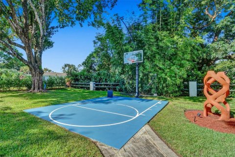 Villa ou maison à louer à Davie, Floride: 8 chambres, 360.18 m2 № 207944 - photo 5