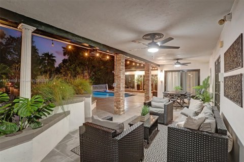 Villa ou maison à louer à Davie, Floride: 8 chambres, 360.18 m2 № 207944 - photo 25