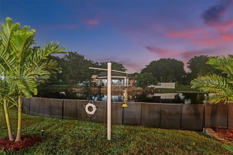 Villa ou maison à louer à Davie, Floride: 8 chambres, 360.18 m2 № 207944 - photo 23