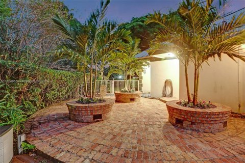 Casa en alquiler en Davie, Florida, 8 dormitorios, 360.18 m2 № 207944 - foto 16