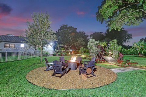 Casa en alquiler en Davie, Florida, 8 dormitorios, 360.18 m2 № 207944 - foto 27