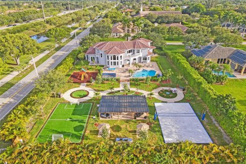 Casa en alquiler en Plantation, Florida, 8 dormitorios, 482.44 m2 № 207938 - foto 1