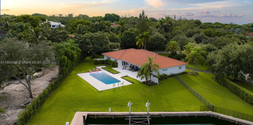 Villa ou maison à Coral Gables, Floride 4 chambres, 277.5 m2 № 1368992