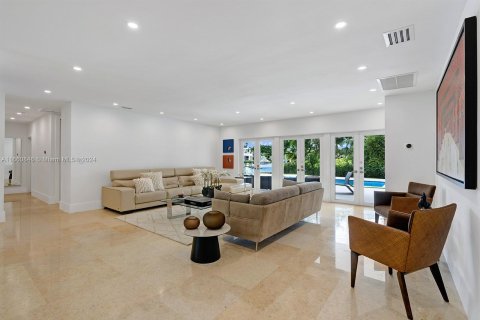 House in Coral Gables, Florida 4 bedrooms, 277.5 sq.m. № 1368992 - photo 20