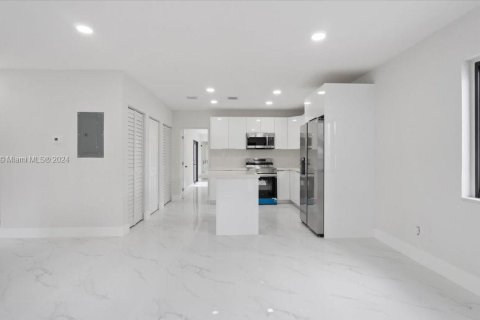 Casa en venta en Miami, Florida, 3 dormitorios, 107.86 m2 № 1368995 - foto 3