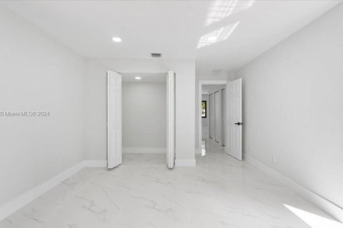 Villa ou maison à vendre à Miami, Floride: 3 chambres, 107.86 m2 № 1368995 - photo 13