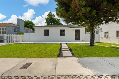 Casa en venta en Miami, Florida, 3 dormitorios, 107.86 m2 № 1368995 - foto 1