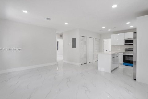 Casa en venta en Miami, Florida, 3 dormitorios, 107.86 m2 № 1368995 - foto 4