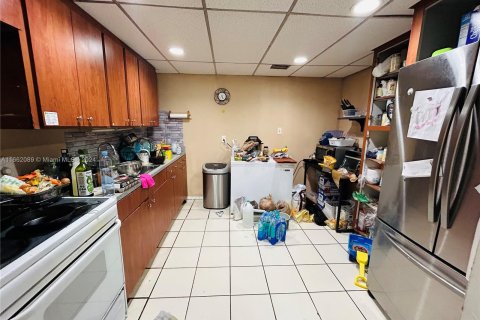 Casa en venta en Hialeah, Florida, 7 dormitorios, 199.93 m2 № 1369043 - foto 10