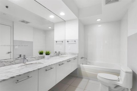 Condo in Miami, Florida, 1 bedroom  № 1369042 - photo 19