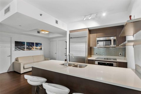 Condo in Miami, Florida, 1 bedroom  № 1369042 - photo 13