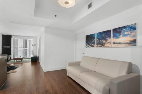 Condo in Miami, Florida, 1 bedroom  № 1369042 - photo 14