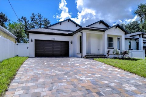 Casa en venta en Tampa, Florida, 4 dormitorios, 190.54 m2 № 1362816 - foto 1