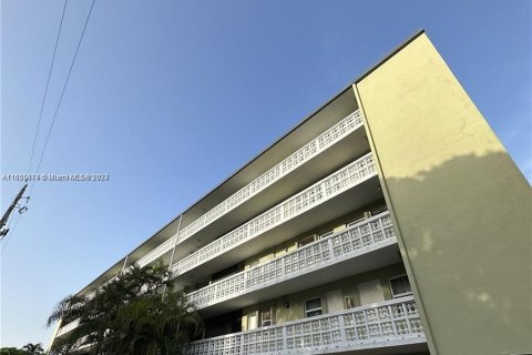 Condominio en alquiler en Hollywood, Florida, 1 dormitorio, 55.46 m2 № 1364836 - foto 23