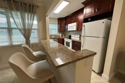 Condo in Hollywood, Florida, 1 bedroom  № 1364836 - photo 5