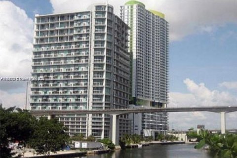 Condo in Miami, Florida, 1 bedroom  № 1364867 - photo 9