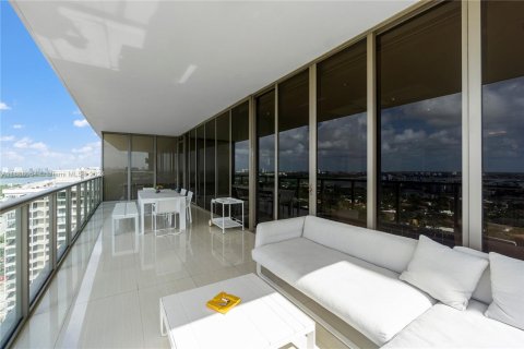 Condominio en venta en Bal Harbour, Florida, 2 dormitorios, 148.55 m2 № 1431336 - foto 13