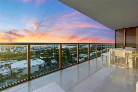 Condominio en venta en Bal Harbour, Florida, 2 dormitorios, 148.55 m2 № 1431336 - foto 2