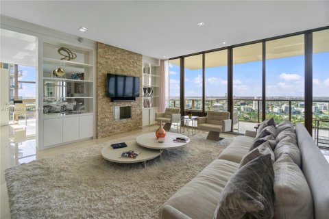 Condominio en venta en Bal Harbour, Florida, 2 dormitorios, 148.55 m2 № 1431336 - foto 18