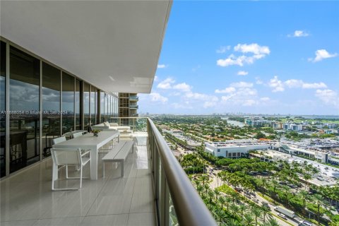 Condominio en venta en Bal Harbour, Florida, 2 dormitorios, 148.55 m2 № 1431336 - foto 3