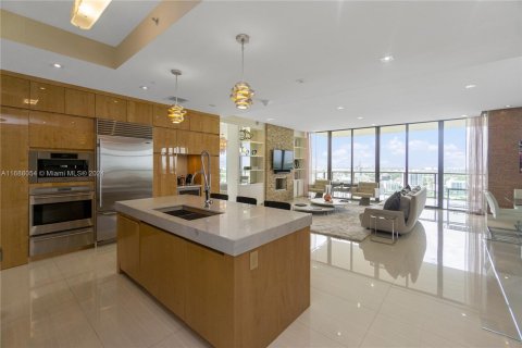 Condominio en venta en Bal Harbour, Florida, 2 dormitorios, 148.55 m2 № 1431336 - foto 20