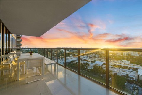 Condominio en venta en Bal Harbour, Florida, 2 dormitorios, 148.55 m2 № 1431336 - foto 1