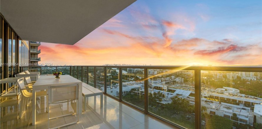 Condominio en Bal Harbour, Florida, 2 dormitorios  № 1431336