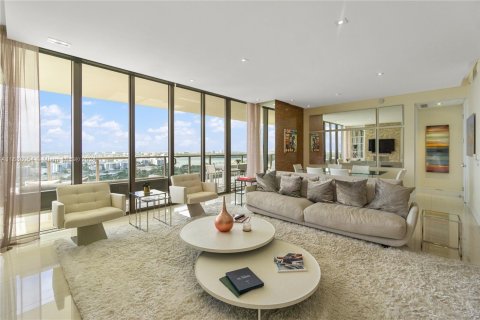 Condominio en venta en Bal Harbour, Florida, 2 dormitorios, 148.55 m2 № 1431336 - foto 11