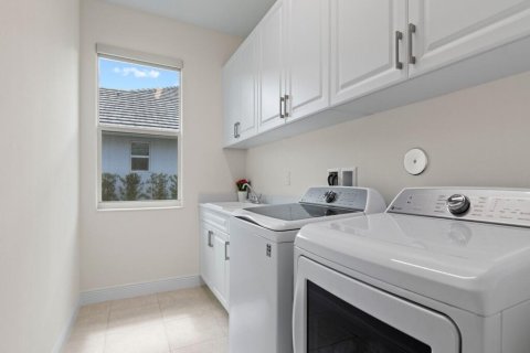 Casa en venta en Vero Beach, Florida, 4 dormitorios, 279.36 m2 № 668753 - foto 4