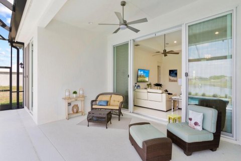 House in Vero Beach, Florida 4 bedrooms, 279.36 sq.m. № 668753 - photo 29