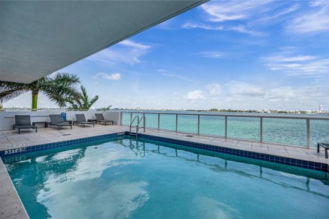 Condominio en alquiler en North Bay Village, Florida, 4 dormitorios, 415.92 m2 № 1368902 - foto 2