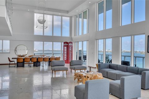 Copropriété à louer à North Bay Village, Floride: 4 chambres, 415.92 m2 № 1368902 - photo 6