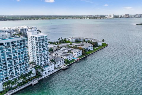 Condominio en alquiler en North Bay Village, Florida, 4 dormitorios, 415.92 m2 № 1368902 - foto 15