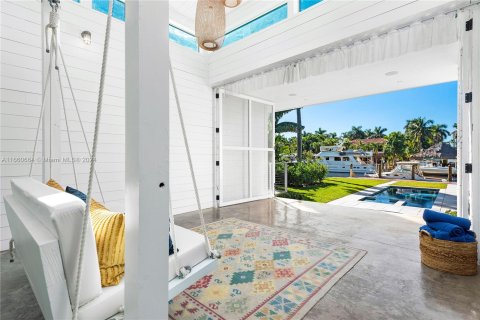 Casa en alquiler en Miami, Florida, 4 dormitorios, 365.01 m2 № 1368776 - foto 14