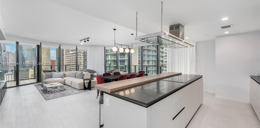 Condominio en Miami, Florida, 3 dormitorios  № 1368900