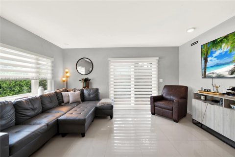 Casa en venta en Miami, Florida, 3 dormitorios, 137.12 m2 № 1368903 - foto 7