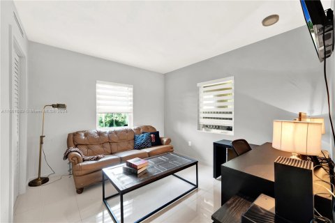 Casa en venta en Miami, Florida, 3 dormitorios, 137.12 m2 № 1368903 - foto 25