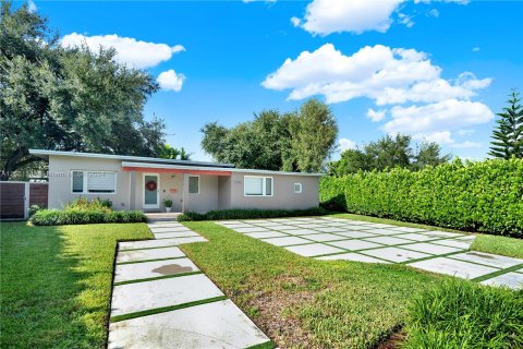 House in Miami, Florida 3 bedrooms, 137.12 sq.m. № 1368903 - photo 2