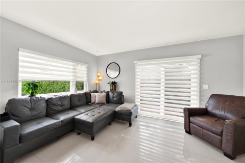 Casa en venta en Miami, Florida, 3 dormitorios, 137.12 m2 № 1368903 - foto 8