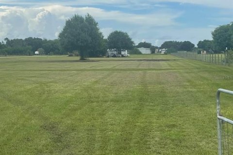 Terreno en venta en Okeechobee, Florida № 1366467 - foto 1