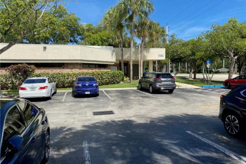 Commercial property in Plantation, Florida № 63377 - photo 20